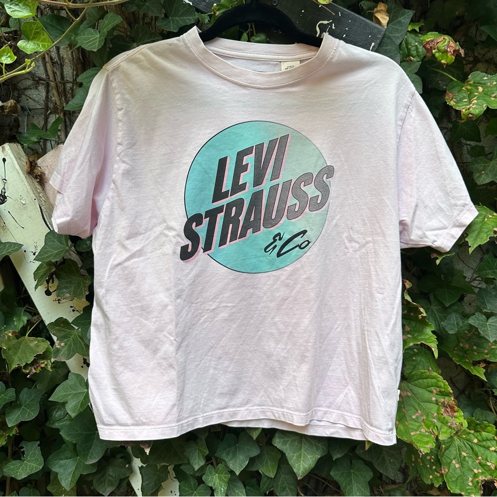 Levi’s throwback logo t-shirt